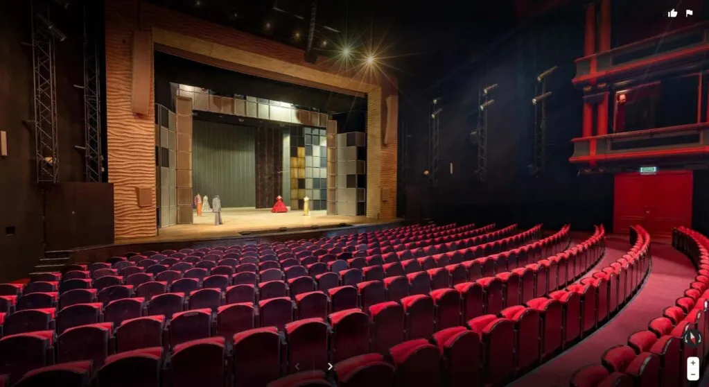 Zdjęcie Jak się ubrać do Teatru Roma, aby wyglądać elegancko i stylowo