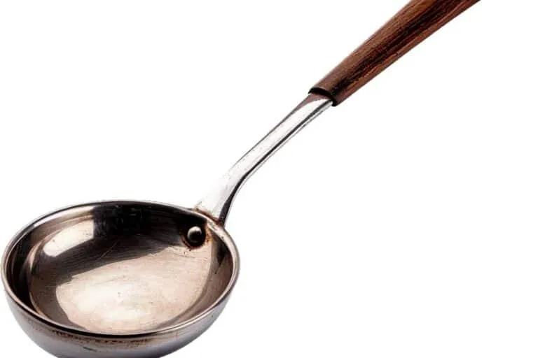 Zdjęcie Cuill&egrave;re &agrave; soupe de sucre : ma&icirc;trisez le poids pour des desserts parfaits