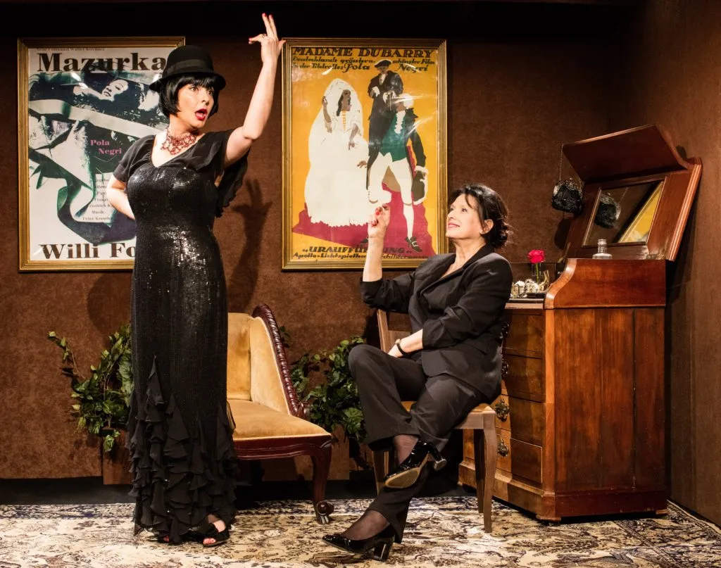 Zdjęcie W co się ubrać do teatru, aby wyglądać elegancko i czuć się komfortowo