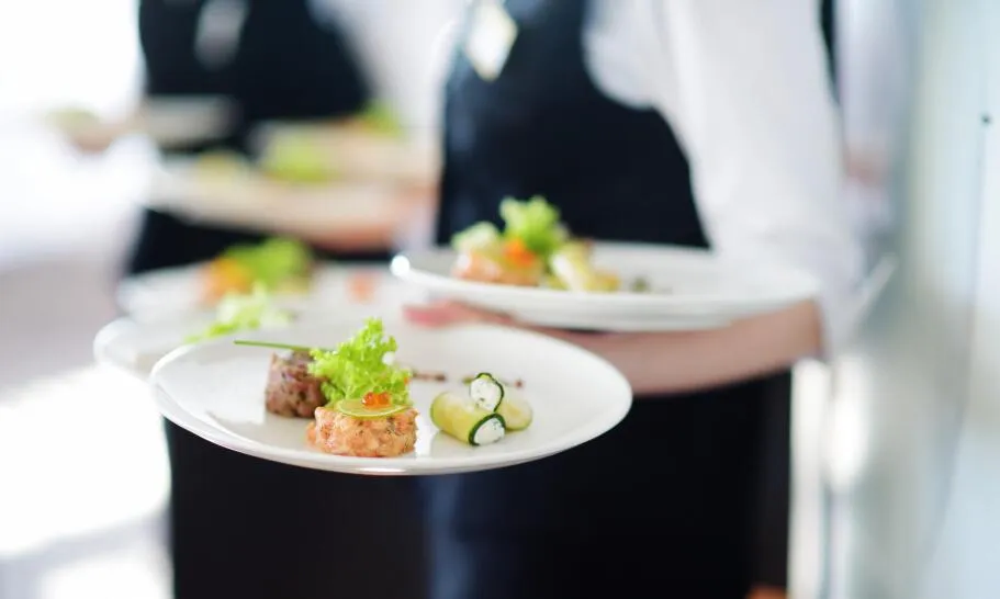 Zdjęcie Jak otworzyć catering? Kompletny poradnik krok po kroku (2024)