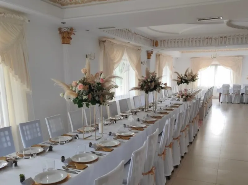 Zdjęcie Renesans Cafe w Tarczynie - idealne miejsce na pyszne chwile