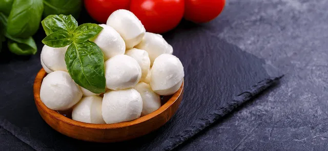 Zdjęcie Czy mozzarella jest zdrowa - poznaj prawdę o wpływie sera na organizm