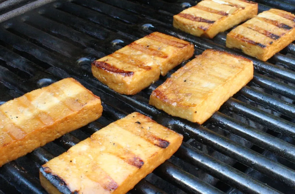 Zdjęcie Mistrzowski grill z tofu: Chrupiące i soczyste bez wysiłku