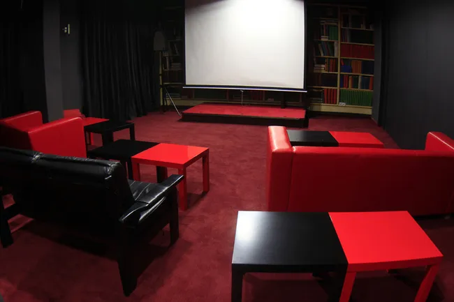 Zdjęcie Kino Olsztyn: Awangardowe projekcje i nowoczesne filmy w repertuarze