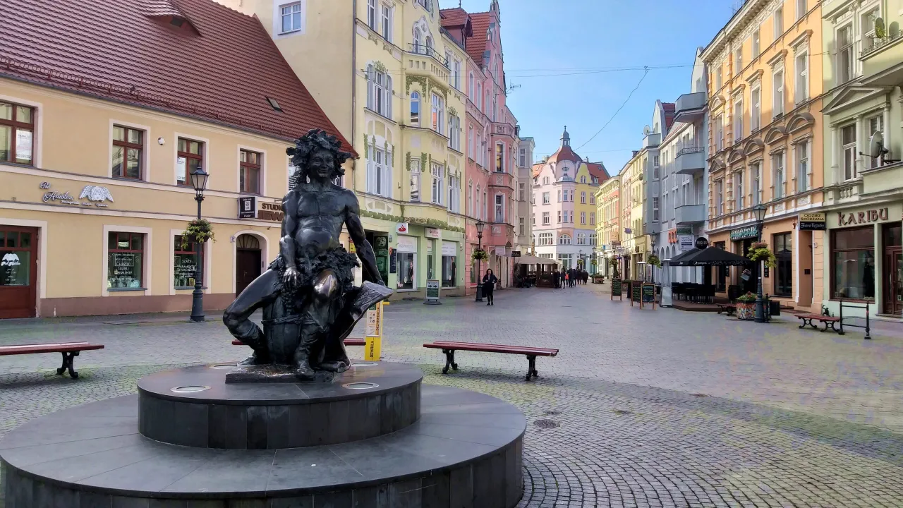 Zdjęcie Zielona G&oacute;ra: Atrakcje, Bachusiki i Winobranie - Tw&oacute;j przewodnik