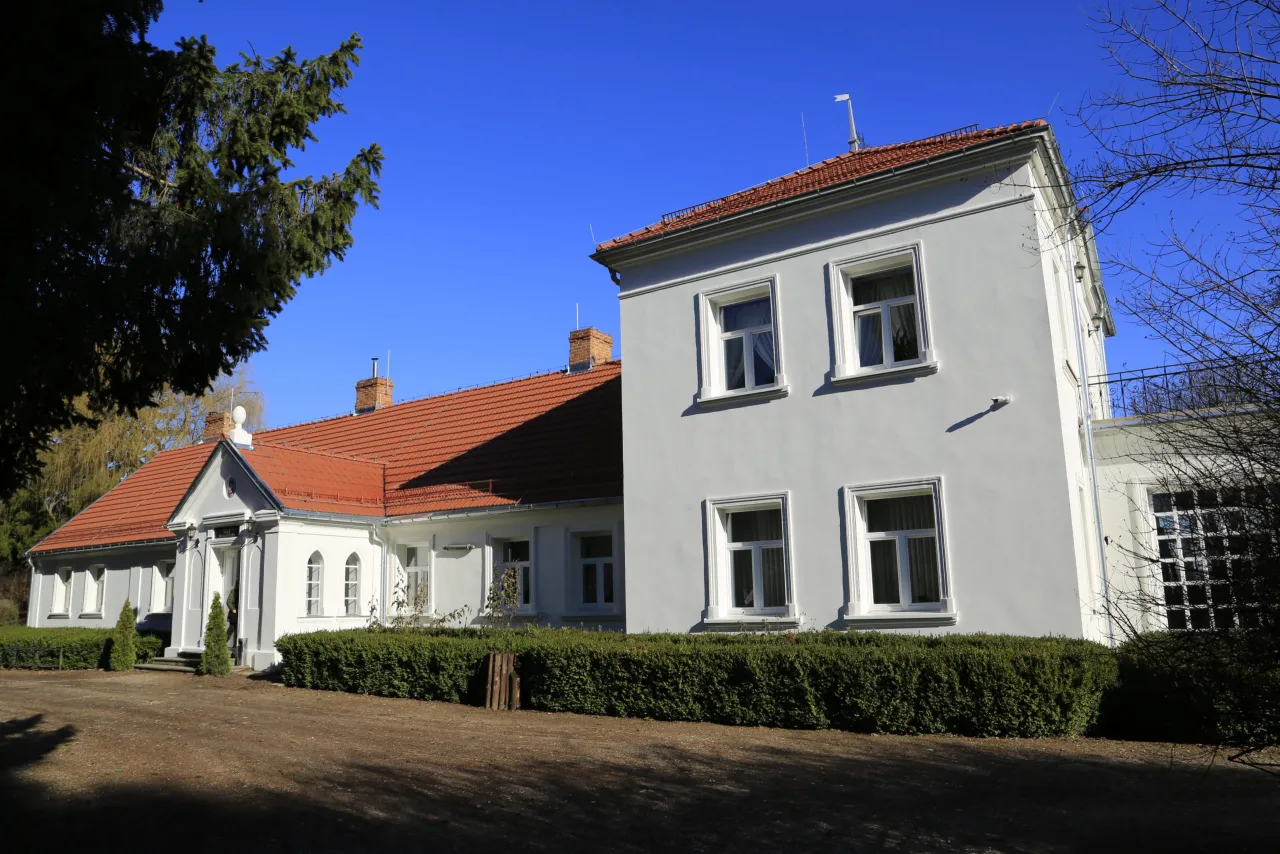 Zdjęcie Dworek Narwiański - idealne miejsce na romantyczną kolację i wydarzenia