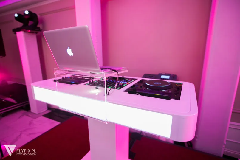 Zdjęcie Jak zrobić stół DJ: 10 kroków do idealnego stanowiska