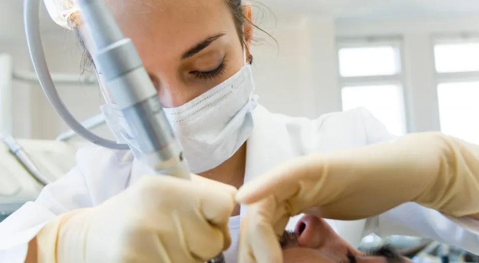 Zdjęcie Czy na pogotowiu dentystycznym wyrywają zęby w nagłych przypadkach?