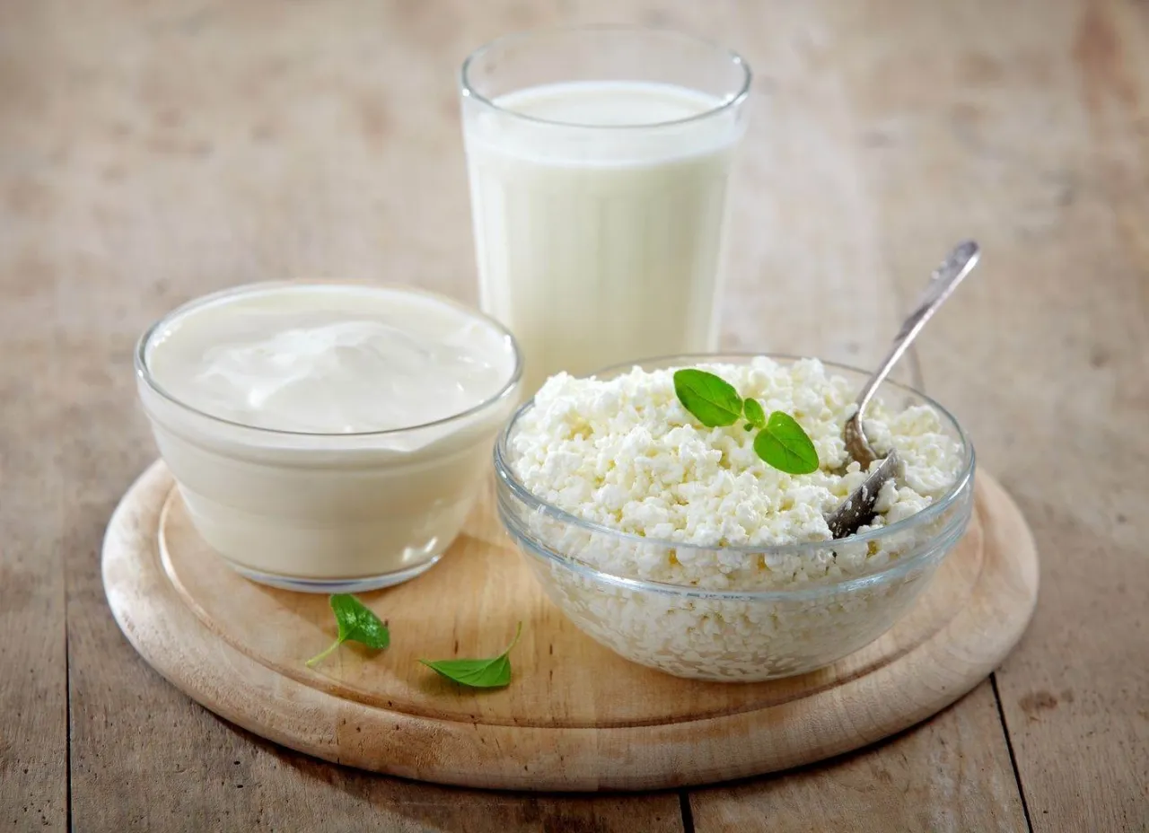 Zdjęcie Maślanka czy kefir na odchudzanie – co lepiej wspiera utratę wagi?