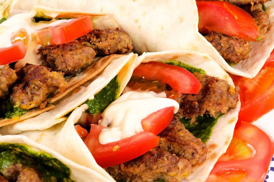 Zdjęcie Ile kcal ma kebab w picie? Sprawdź, co naprawdę zawiera!