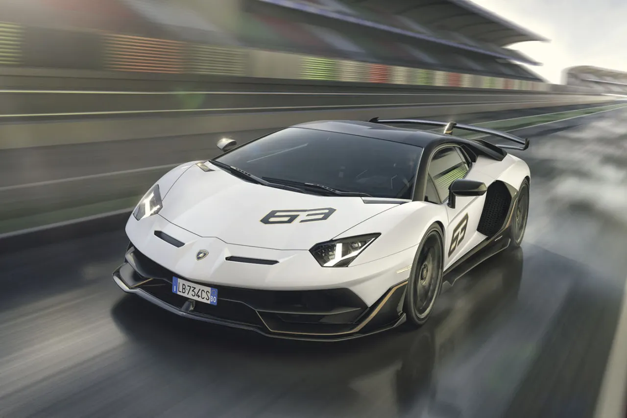 Zdjęcie Lamborghini Aventador ile koni - moc silnika i porównania modeli