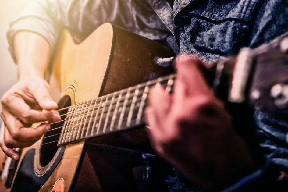Zdjęcie Jak zagrać na gitarze jedna z gwiazd - proste akordy i porady