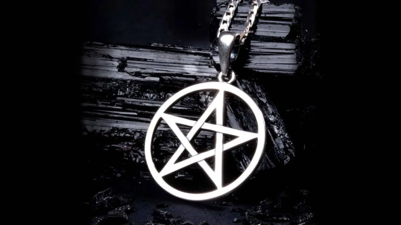 Zdjęcie Xp co to znaczy na kolczyku - odkryj tajemnice symbolu i jego znaczenie