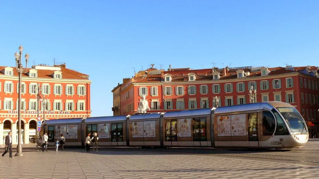 Zdjęcie Jak dojechać z Nicei do Cannes - najlepsze opcje transportu i ceny