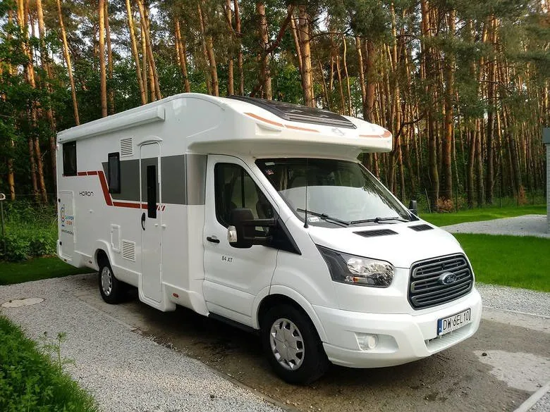 Zdjęcie Ile kosztuje wynajem kampera? Sprawdź ceny i oszczędź na podróży