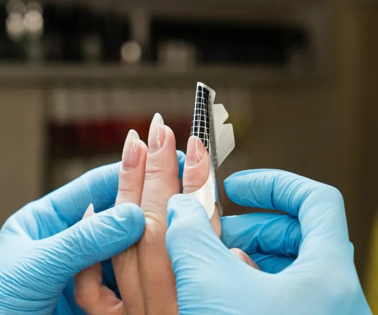 Zdjęcie Czym przedłużyć paznokcie: najlepsze metody i ich wady