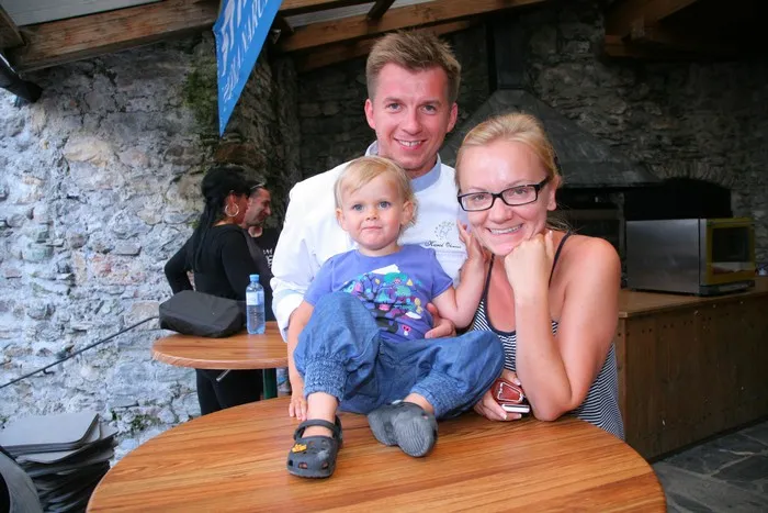 Zdjęcie Kim jest żona Karola Okrasy? Ciekawa historia Moniki Okrasa i jej życie