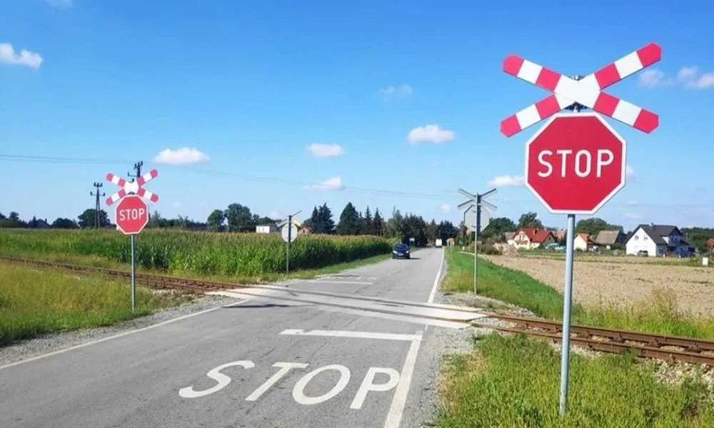 Zdjęcie Przejazd Kolejowy Bez Zapór: Znaki i zasady bezpieczeństwa