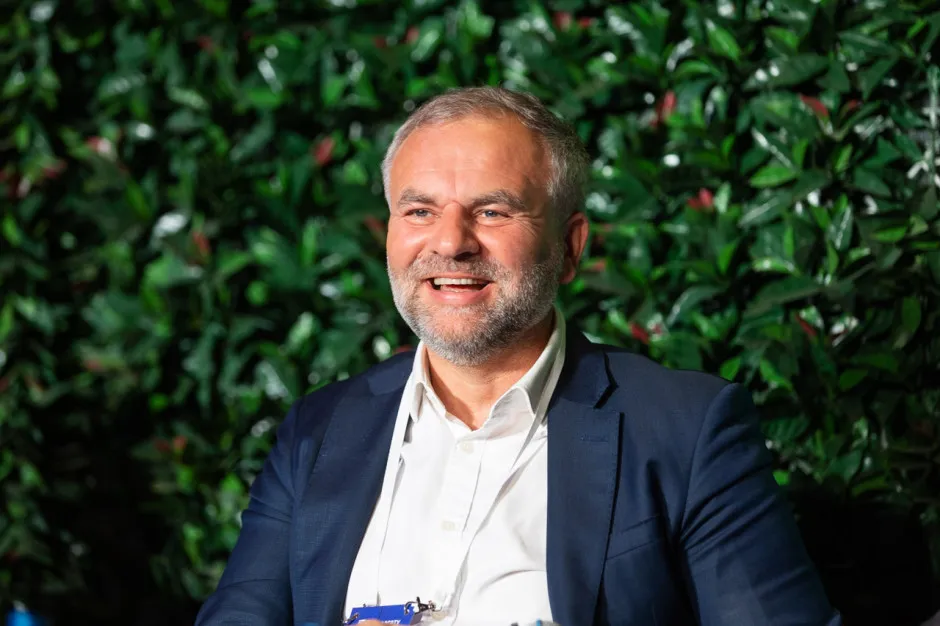 Zdjęcie Artur Kozieja wiek: zaskakujące fakty o jego życiu i karierze.