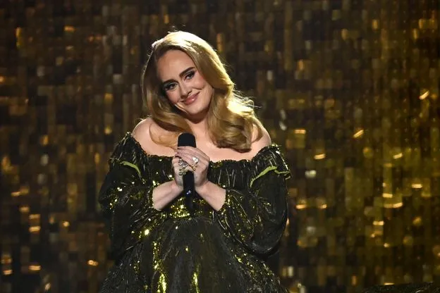 Zdjęcie Z kim jest Adele? Zaskakująca historia miłości i zaręczyn z Richem Paulem