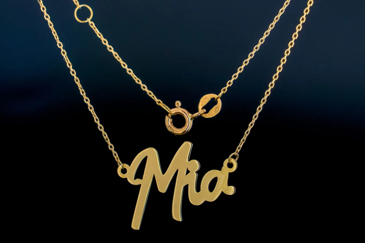 Zdjęcie Gdzie można kupić naszyjnik z imieniem? Odkryj najlepsze miejsca