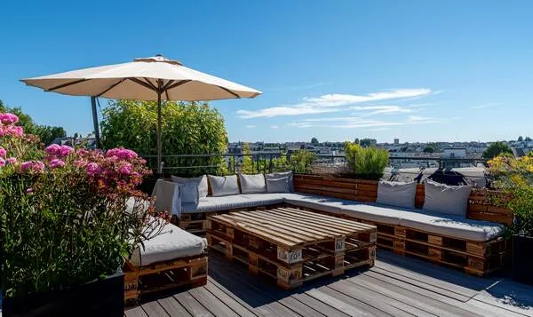 Zdjęcie Tani taras z palet euro: Zaskakująco łatwy sposób na piękny ogród