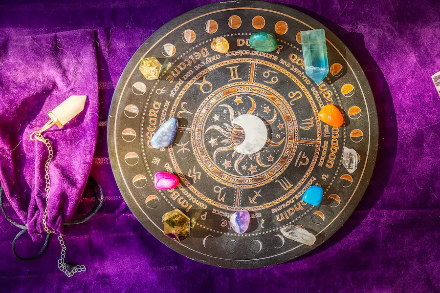 Zdjęcie Czy astrologia to grzech? Odkryj moralne dylematy i nauczanie Kościoła
