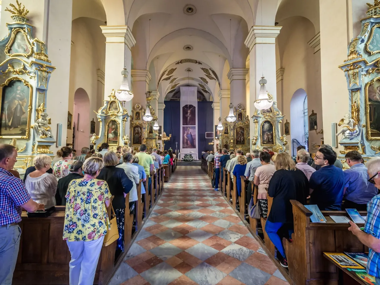Zdjęcie Czy 1 maja trzeba iść do kościoła? Prawda o obowiązku uczestnictwa