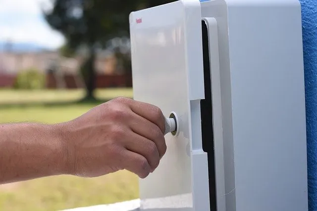 Zdjęcie Jak zamaskować skrzynkę elektryczną i poprawić wygląd wnętrza