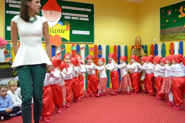 Zdjęcie Jak zrobić strój krasnala dla dziecka - proste kroki i porady