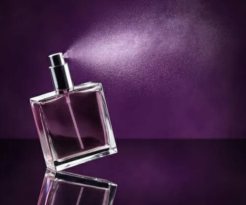 Zdjęcie Jak otworzyć perfumy bez problemów – sprawdzone sposoby na trudności