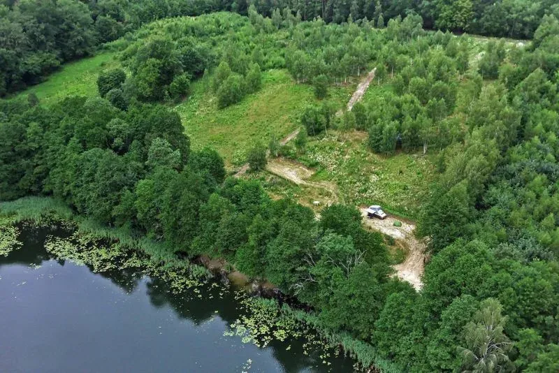 Zdjęcie Co potrzebne pod namiot: niezbędne akcesoria na udany biwak