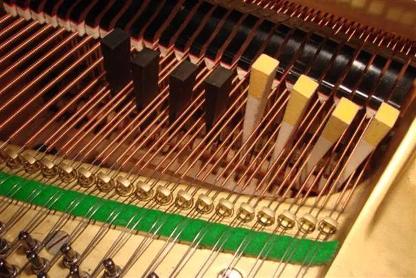 Zdjęcie Gdzie kupić struny do pianina i zaoszczędzić? Poradnik dla muzyków
