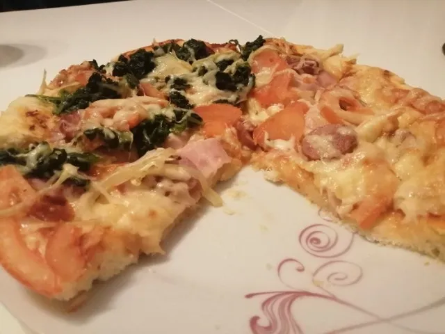 Zdjęcie Pizza jak z pizzerii przepis – zaskocz swoich bliskich smakiem!