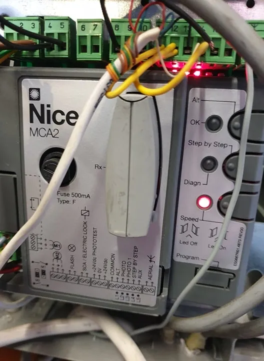 Zdjęcie Jak wyłączyć automatyczne zamykanie bramy Nice i uniknąć problemów