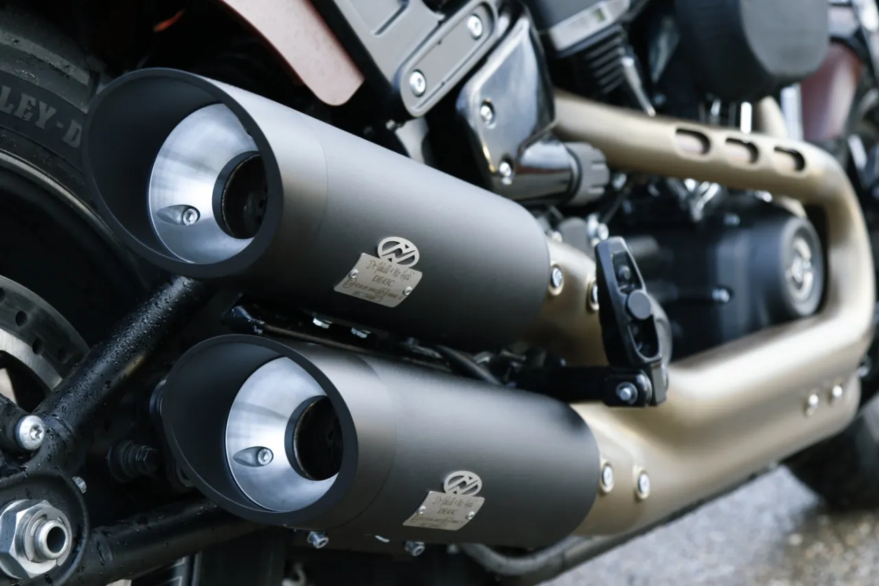 Zdjęcie Erlebe die Vorteile der Jekyll & Hyde Auspuffanlage für dein Motorrad