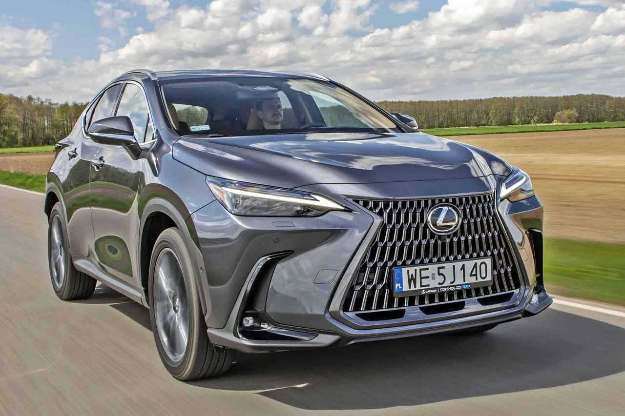 Zdjęcie Lexus NX 300h pojemność baku – co musisz wiedzieć o zasięgu?