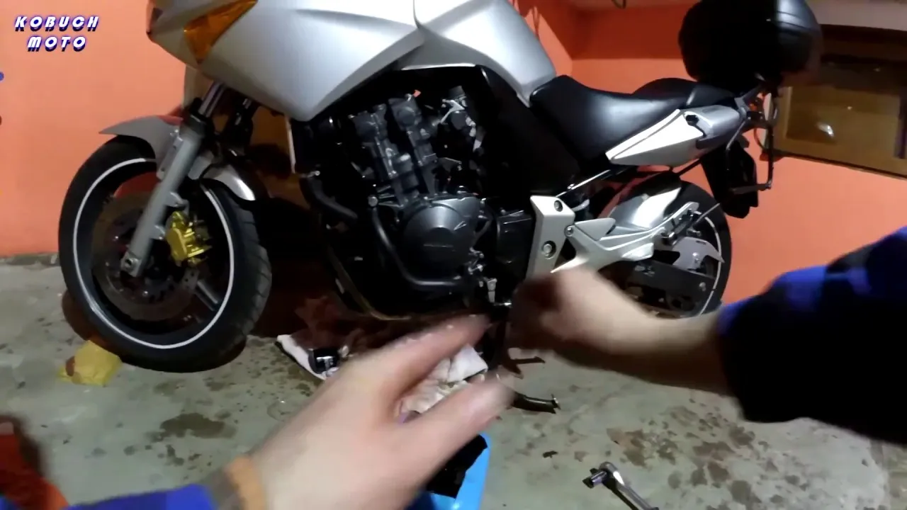Zdjęcie Ile oleju potrzebuje Honda CBF 600? Sprawdź, aby uniknąć błędów
