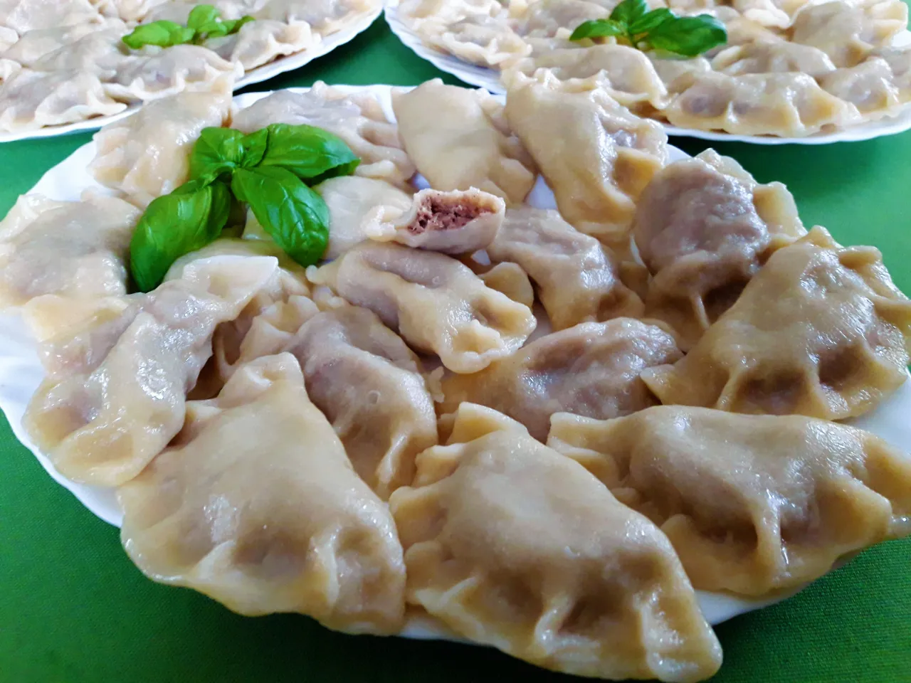 Zdjęcie Dlaczego warto spróbować pierogów pieczonych z mięsem na obiad?
