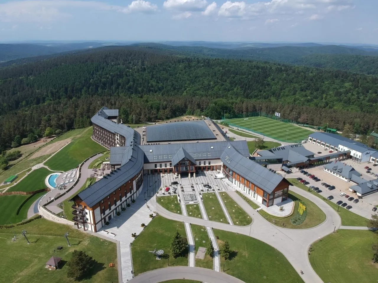 Zdjęcie Kto jest właścicielem hotelu Arłamów? Poznaj tajemnice zarządzania