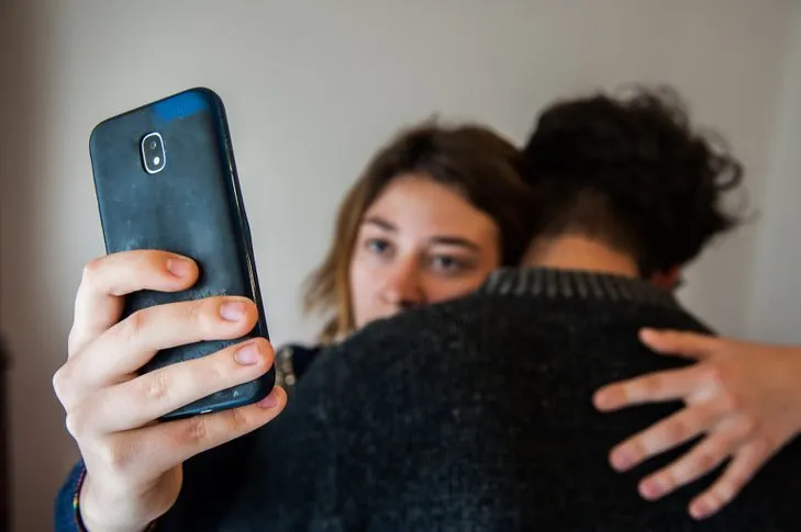 Zdjęcie 7 sprawdzonych technik jak ukryć telefon na sprawdzianie - Poradnik ucznia