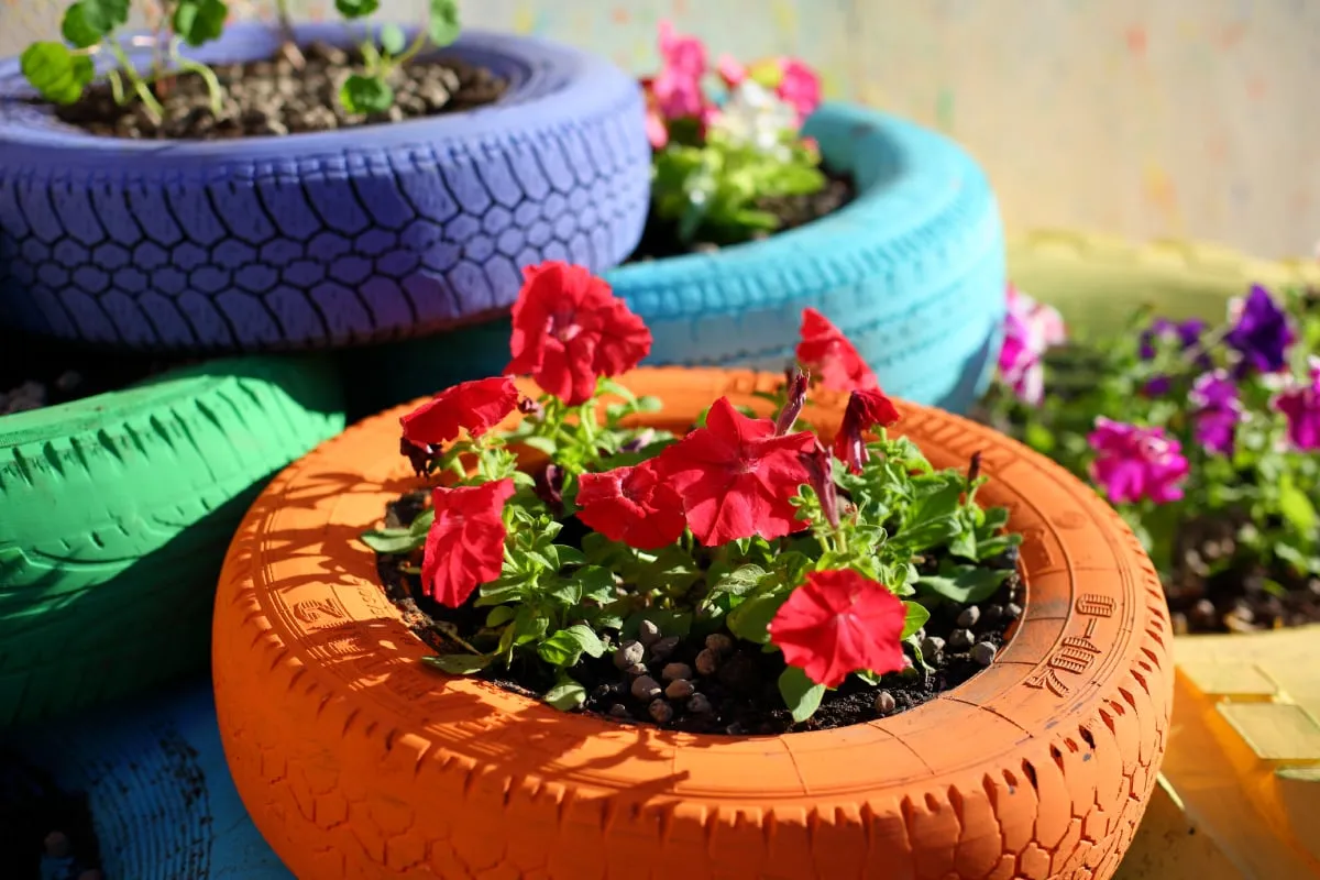 Zdjęcie Opony w ogrodzie: 25+ pomysł&oacute;w DIY na recykling i piękno