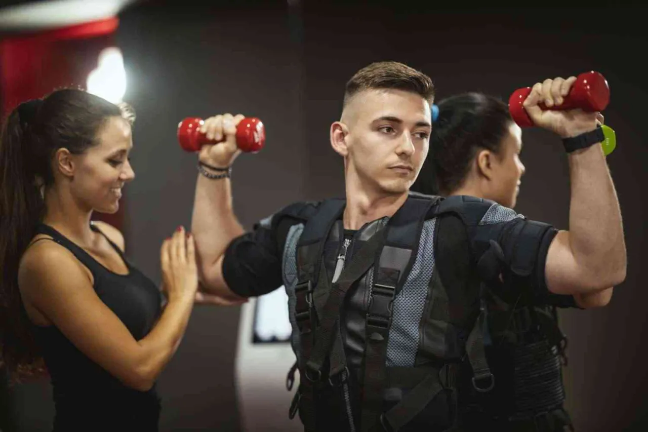 Zdjęcie Trening EMS czy warto? Odkryj prawdziwe zalety i wady tej metody