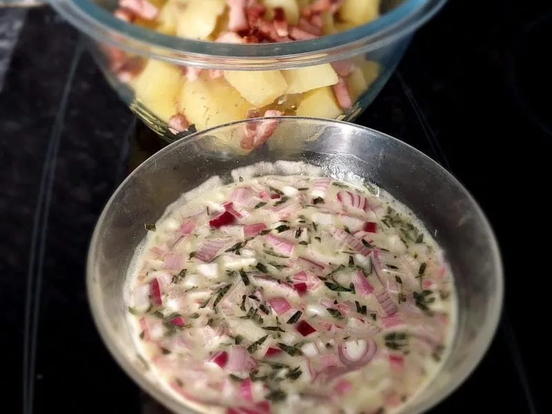 Zdjęcie Ma&icirc;trisez la vinaigrette alsacienne: bouillon chaud, saveurs uniques