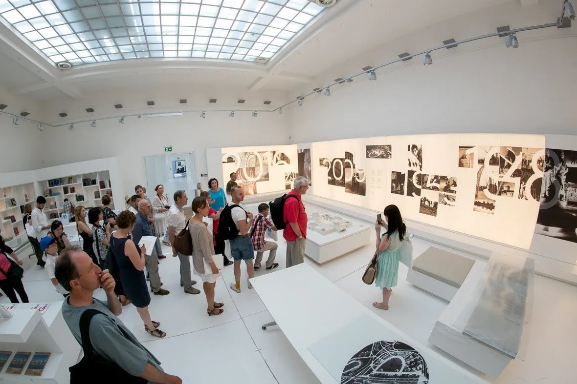 Zdjęcie Pawilonu Czterech Kopuł muzeum sztuki współczesnej - historia i wystawy