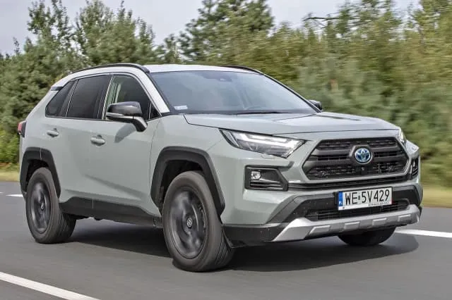Zdjęcie Ile pali Toyota C-HR Hybrid? Sprawdź realne zużycie paliwa