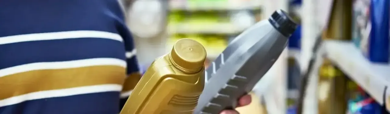 Zdjęcie Jaki olej do podnośnika samochodowego? Wybierz najlepszy dla swojego auta