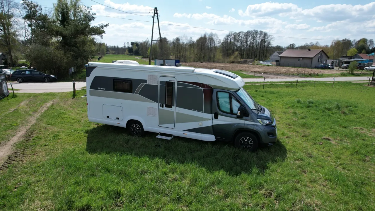 Zdjęcie Ile kosztuje wynajem kampera? Poznaj ceny i ukryte opłaty