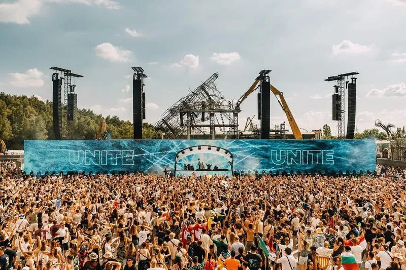 Zdjęcie Zarobki DJ-&oacute;w na Tomorrowland: Ile zarabiają gwiazdy?