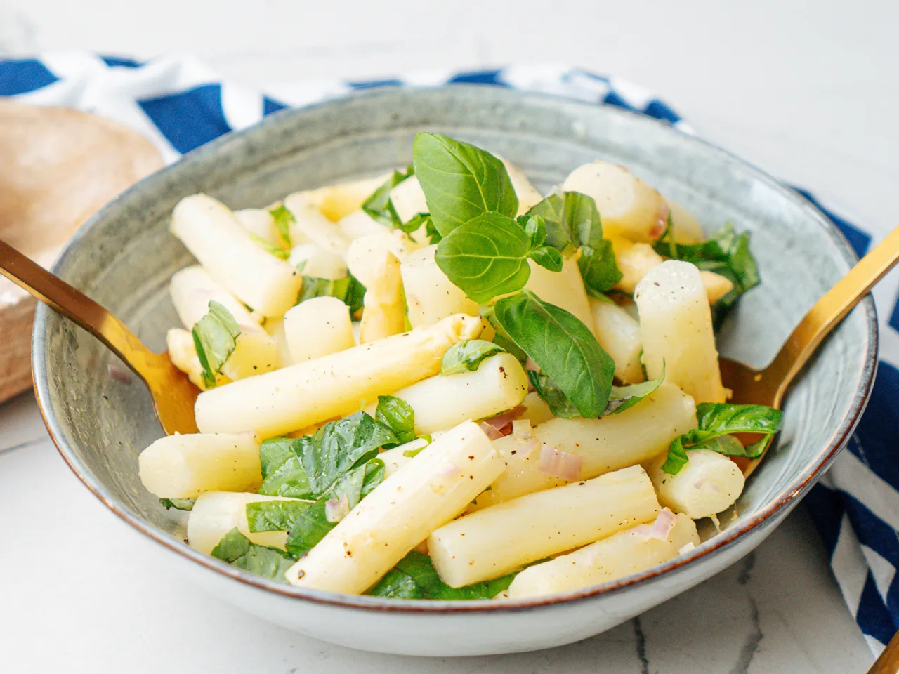 Zdjęcie Spargelsalat Rezept: Einfach und köstlich für jeden Anlass zubereiten